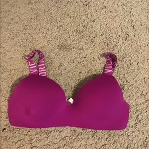 36c Victoria Secret T-Shirt Bra.